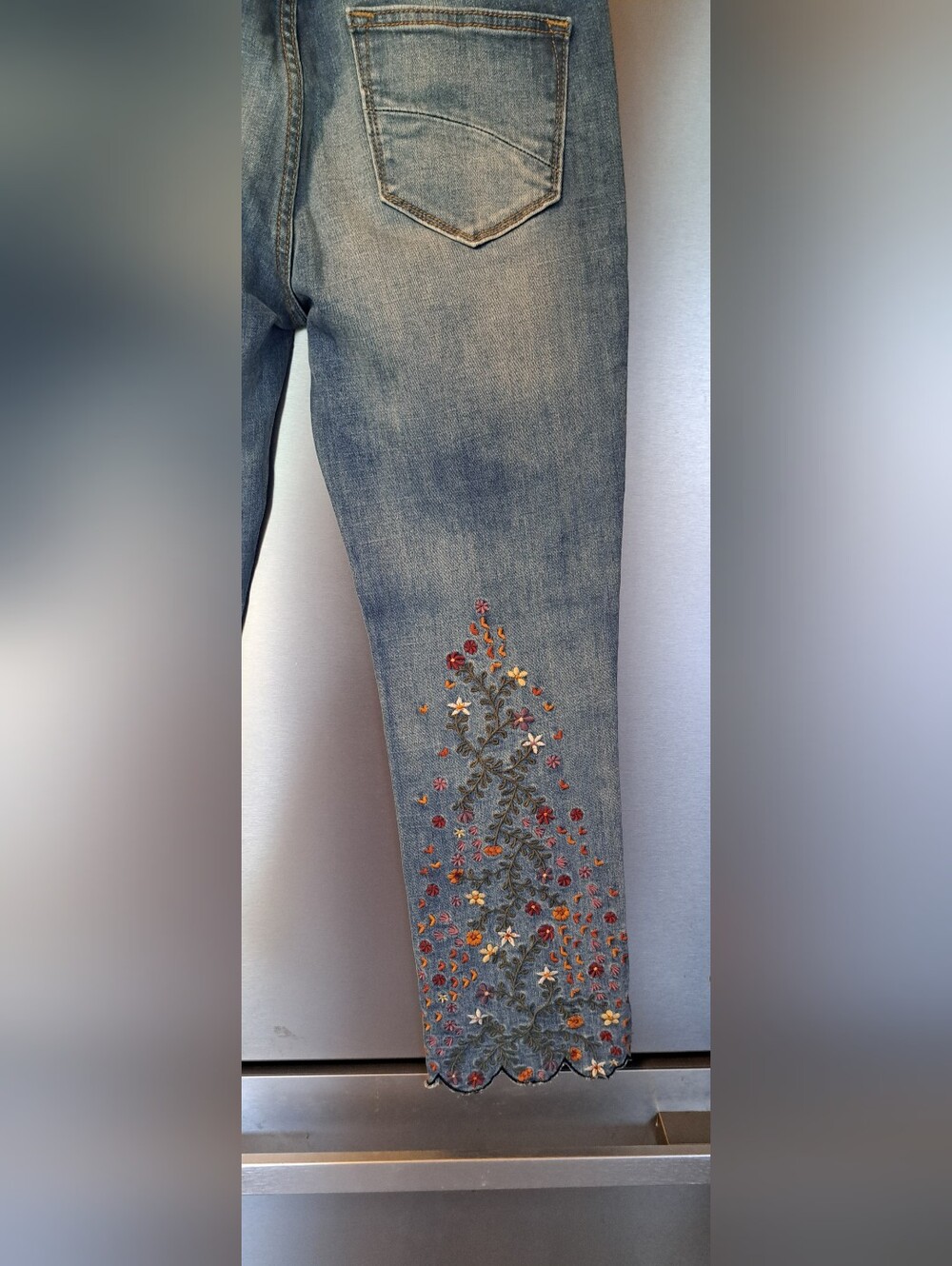 Driftwood Candace Embroidered Jeans Floral Cropped Boho Festival Sz 28 - Picture 5 of 13